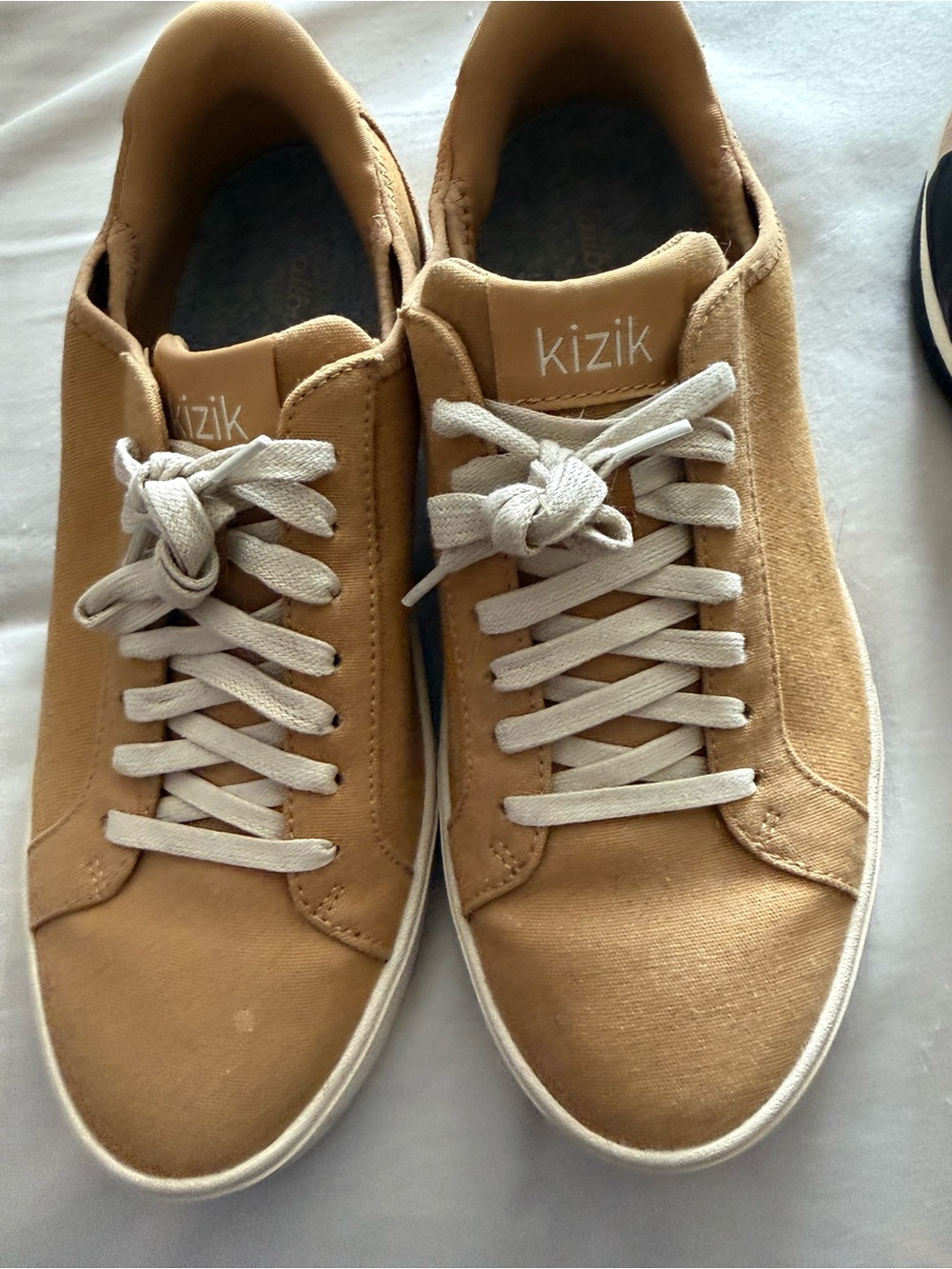 Kizik Women’s Canvas Sneakers — Tan Casual Lace-Up